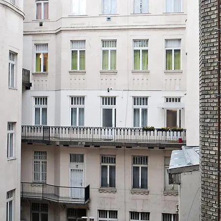 Daire Elisabeth On Vaci Street